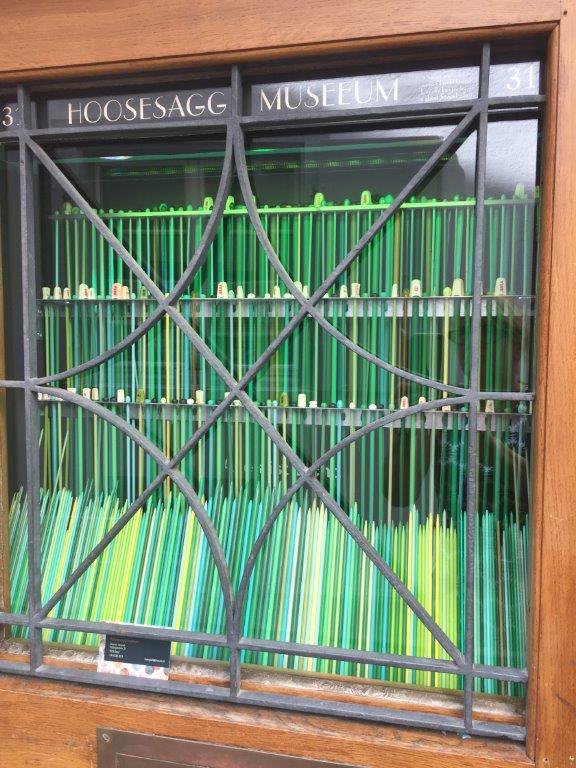 2018 - Ausstellung Hoosesaggmuseum Basel - ART Stricknadeln