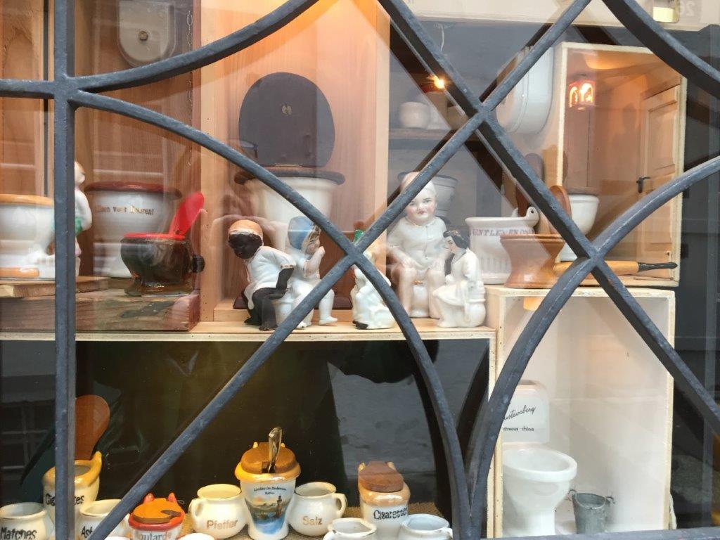 2018 - Ausstellung Hoosesaggmuseum Basel - WC